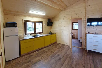 KORMORAN - Chalet Świerk, salon avec coin cuisine